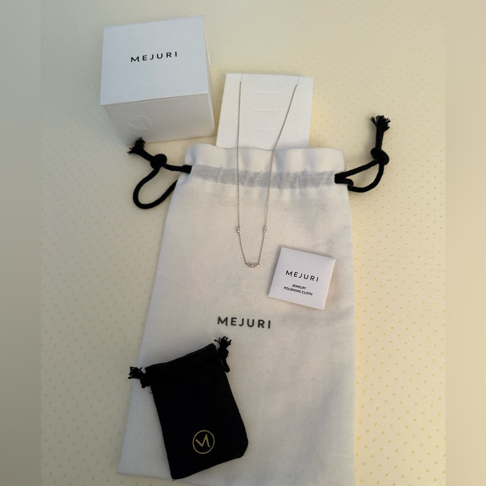 NEW Mejuri Floating Lab Grown SAPPHIRE NECKLACE
925 Sterling Silver Taylor Swift